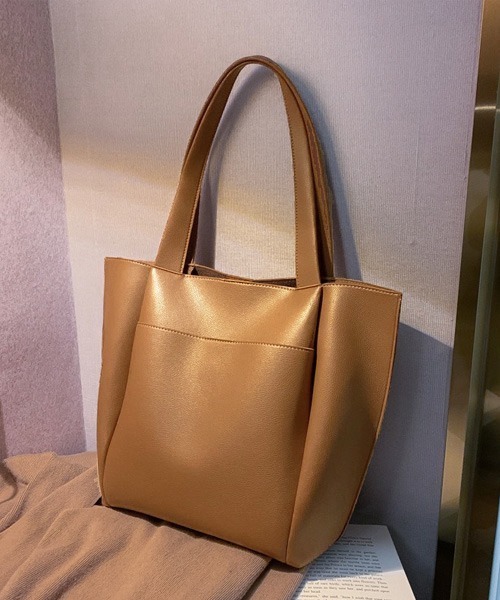 Chaco closet（チャコ クローゼット）の「フェイクレザービッグトートバッグ（トートバッグ・レディース・ブラック/ベージュ/ブラウン・FREE）」の5枚目の写真