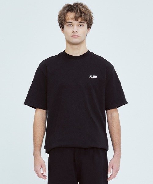 FCMM(エフシーエムエム)の「CLUB TEAM FRESH COTTON T-SHIRT/クラブチームフレッシュコットンTシャツ(Tシャツ/カットソー・メンズ・カーキ/ブラック/ホワイト/ライトベージュ・LARGE/MEDIUM/X-LARGE)」の1枚目の写真