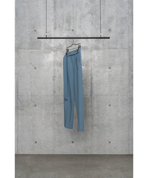 LA PEAU DE GEM（ラポドゥジェム）の「【LA PEAU DE GEM】ベルトスラックステーパードパンツ（スラックス・レディース・ブルー/グリーン・M/S）」の9枚目の写真