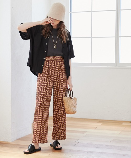 ANGIE（アンジー）の「プリントイージーパンツ（その他パンツ・レディース・グリーン/ネイビー/ピンク/ブルー・FREE）」の2枚目の写真