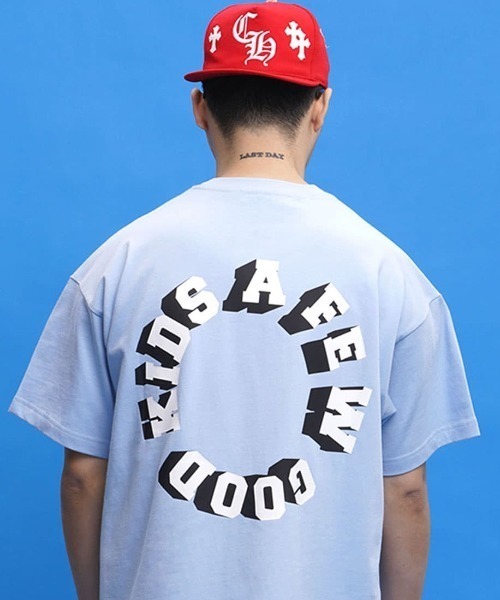 A FEW GOOD KIDS（ア フュー グッド キッズ）の「A'GEM/9 × .kom『A FEW GOOD KIDS/ア フュー グッド キッズ』House Circle Logo Tee/ハウス サークルロゴ 半袖Tシャツ（Tシャツ/カットソー・メンズ・ブラック/パープル/グレー/ホワイト/ブルー/オレンジ・M/L）」の5枚目の写真