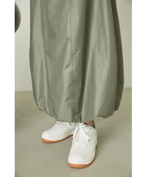 RIM.ARK（リムアーク）の「Glossy balloon SK（スカート・レディース・ライトカーキ/ブラック・38/36）」の9枚目の写真