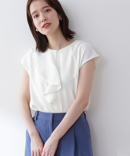 N.(N. Natural Beauty Basic)(エヌエヌナチュラルビューティーベーシック)の「【追加生産】◆アシンメトリーフリルブラウス(シャツ/ブラウス・レディース・オフホワイト/ドット/ブルー・MEDIUM)」の2枚目の写真
