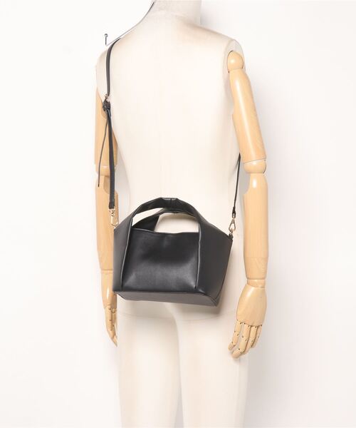 y/m by misato(イムバイミサト)の「フォルドハンドル2WAYショルダーBAG(ショルダーバッグ・レディース・ブラック/ベージュ・FREE)」の7枚目の写真