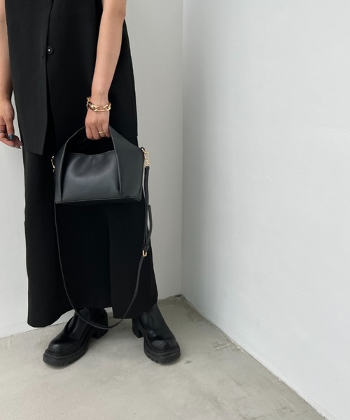 y/m by misato(イムバイミサト)の「フォルドハンドル2WAYショルダーBAG(ショルダーバッグ・レディース・ブラック/ベージュ・FREE)」の12枚目の写真