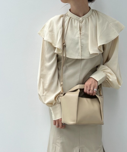 y/m by misato(イムバイミサト)の「フォルドハンドル2WAYショルダーBAG(ショルダーバッグ・レディース・ブラック/ベージュ・FREE)」の8枚目の写真