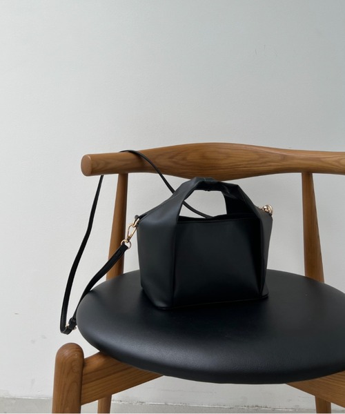 y/m by misato(イムバイミサト)の「フォルドハンドル2WAYショルダーBAG(ショルダーバッグ・レディース・ブラック/ベージュ・FREE)」の10枚目の写真