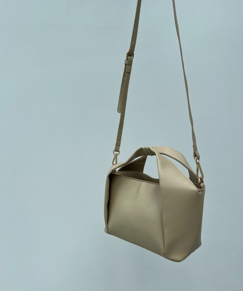 y/m by misato(イムバイミサト)の「フォルドハンドル2WAYショルダーBAG(ショルダーバッグ・レディース・ブラック/ベージュ・FREE)」の14枚目の写真