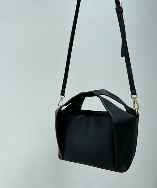 y/m by misato(イムバイミサト)の「フォルドハンドル2WAYショルダーBAG(ショルダーバッグ・レディース・ブラック/ベージュ・FREE)」の13枚目の写真