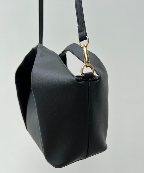 y/m by misato(イムバイミサト)の「フォルドハンドル2WAYショルダーBAG(ショルダーバッグ・レディース・ブラック/ベージュ・FREE)」の17枚目の写真