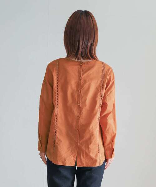 URBAN RESEARCH DOORS（アーバンリサーチドアーズ）の「フロントレースブラウス（Tシャツ/カットソー・レディース・ブラック/オフホワイト/オレンジ・MEDIUM）」の4枚目の写真