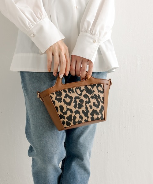 PAPILLONNER(パピヨネ)の「ジャガードミニショルダーバッグ/PAPILLONNER/パピヨネ(ショルダーバッグ・レディース・ブラック/キャメル・FREE)」の4枚目の写真