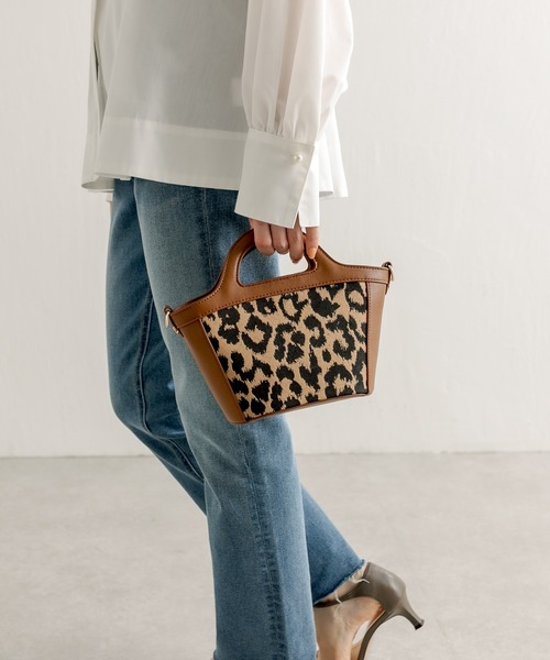 PAPILLONNER(パピヨネ)の「ジャガードミニショルダーバッグ/PAPILLONNER/パピヨネ(ショルダーバッグ・レディース・ブラック/キャメル・FREE)」の6枚目の写真