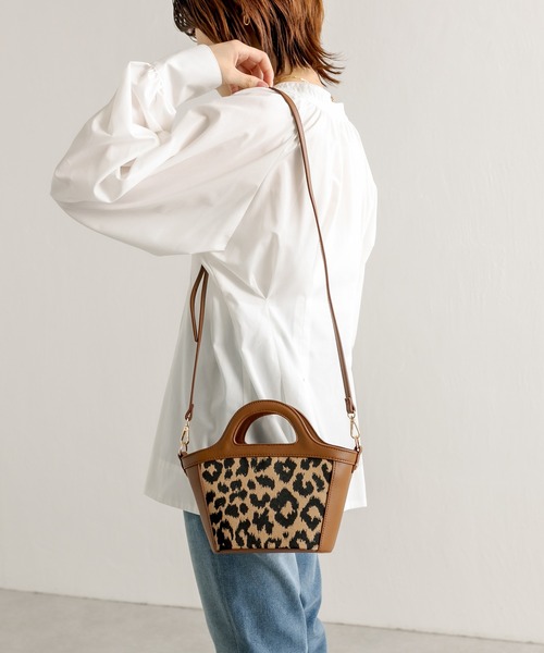 PAPILLONNER(パピヨネ)の「ジャガードミニショルダーバッグ/PAPILLONNER/パピヨネ(ショルダーバッグ・レディース・ブラック/キャメル・FREE)」の11枚目の写真