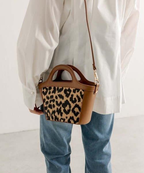 PAPILLONNER(パピヨネ)の「ジャガードミニショルダーバッグ/PAPILLONNER/パピヨネ(ショルダーバッグ・レディース・ブラック/キャメル・FREE)」の13枚目の写真