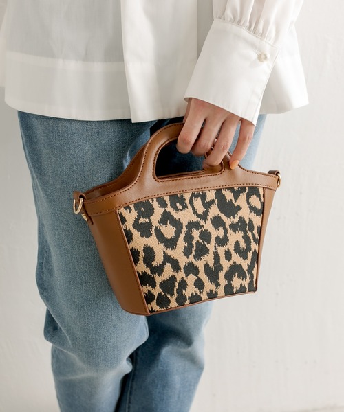 PAPILLONNER(パピヨネ)の「ジャガードミニショルダーバッグ/PAPILLONNER/パピヨネ(ショルダーバッグ・レディース・ブラック/キャメル・FREE)」の8枚目の写真