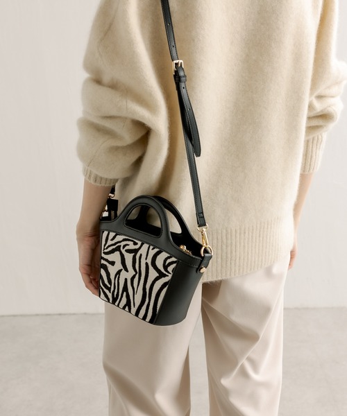 PAPILLONNER(パピヨネ)の「ジャガードミニショルダーバッグ/PAPILLONNER/パピヨネ(ショルダーバッグ・レディース・ブラック/キャメル・FREE)」の17枚目の写真