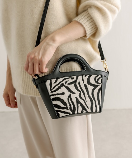 PAPILLONNER(パピヨネ)の「ジャガードミニショルダーバッグ/PAPILLONNER/パピヨネ(ショルダーバッグ・レディース・ブラック/キャメル・FREE)」の19枚目の写真