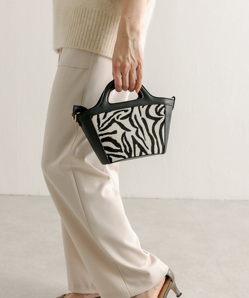 PAPILLONNER(パピヨネ)の「ジャガードミニショルダーバッグ/PAPILLONNER/パピヨネ(ショルダーバッグ・レディース・ブラック/キャメル・FREE)」の21枚目の写真