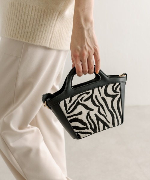 PAPILLONNER(パピヨネ)の「ジャガードミニショルダーバッグ/PAPILLONNER/パピヨネ(ショルダーバッグ・レディース・ブラック/キャメル・FREE)」の22枚目の写真