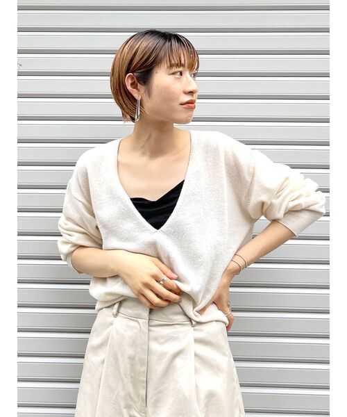 Ungrid（アングリッド）の「Ｖネックカシミヤ混ルーズニット（ニット/セーター・レディース・グレー/レッド/オフホワイト・FREE）」の2枚目の写真