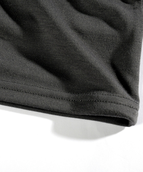 neos(ネオス)の「【neos -addictive design-】ルーズシルエット モックネック ポンチ ロングスリーブ Tシャツ(Tシャツ/カットソー・メンズ・ホワイト/チャコールグレー/ブラック/ネイビー/ブラウン/ブルーグレー/ワインレッド/杢グレー/グリーン/ベージュ・MEDIUM/LARGE)」の20枚目の写真