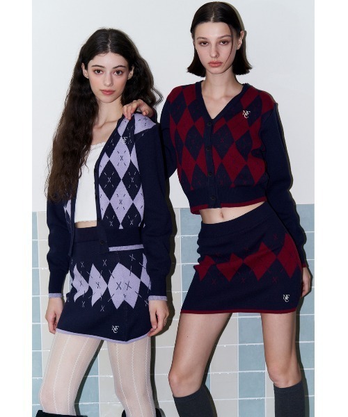 FANCY CLUB(ファンシークラブ)の「A'GEM/9 × .kom『 FANCY CLUB/ファンシークラブ』HEARTFELT ARGYLE CARDIGAN/ハートフル ニットアーガイルカーディガン(カーディガン/ボレロ・レディース・パープル/ボルドー・FREE)」の7枚目の写真