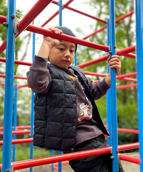 TAION（タイオン）の「◇【WEB限定】【TAION/タイオン】キッズ Vネックインナーダウンベスト（ダウンベスト・キッズ・ブラック/ベージュ/ミント/ラベンダー・110/120/140/130）」の21枚目の写真