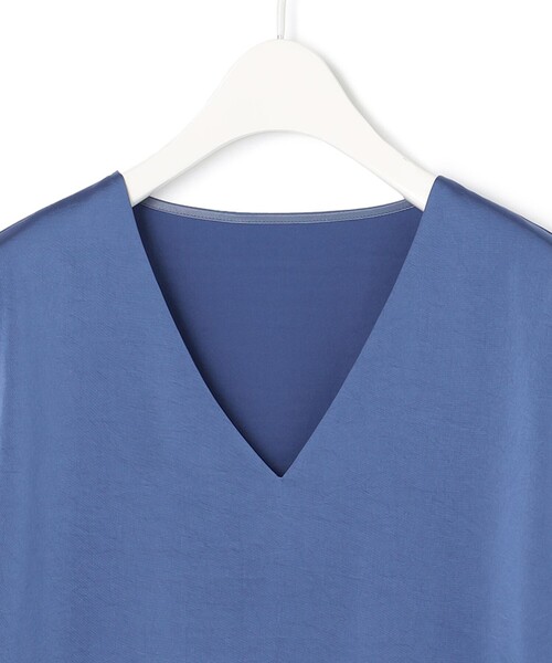 ICB（アイシービー）の「【WEB限定カラーあり・洗える】Calm Vネックブラウス（シャツ/ブラウス・レディース・スモーキーグリーン系・4/6/2）」の21枚目の写真