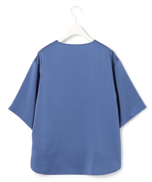 ICB（アイシービー）の「【WEB限定カラーあり・洗える】Calm Vネックブラウス（シャツ/ブラウス・レディース・スモーキーグリーン系・4/6/2）」の5枚目の写真