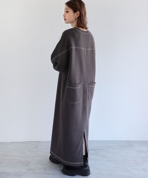 andme(アンドミー)の「裏起毛配色ステッチ長袖スウェットワンピース(ワンピース・レディース・ホワイト/チャコールグレー/ブラック/ネイビー/ブラウン/ブルー/アイボリー/グレー系その他・M)」の4枚目の写真