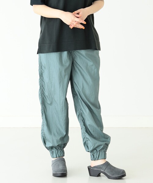 BEAMS BOY（ビームスボーイ）の「BEAMS BOY / ナイロンタフタ スポーツパンツ 23SS（その他パンツ・レディース・グレー系その他/グリーン/パープル・ONE SIZE）」の13枚目の写真