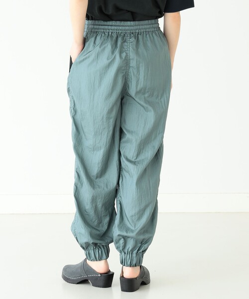 BEAMS BOY（ビームスボーイ）の「BEAMS BOY / ナイロンタフタ スポーツパンツ 23SS（その他パンツ・レディース・グレー系その他/グリーン/パープル・ONE SIZE）」の15枚目の写真