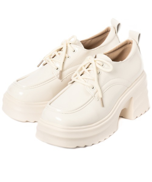 R&E（アールアンドイー）の「【R&E】 厚底ボリュームソール エナメルレースアップシューズ（ローファー・レディース・アイボリー/ブラック・S/M/L/LL）」の3枚目の写真