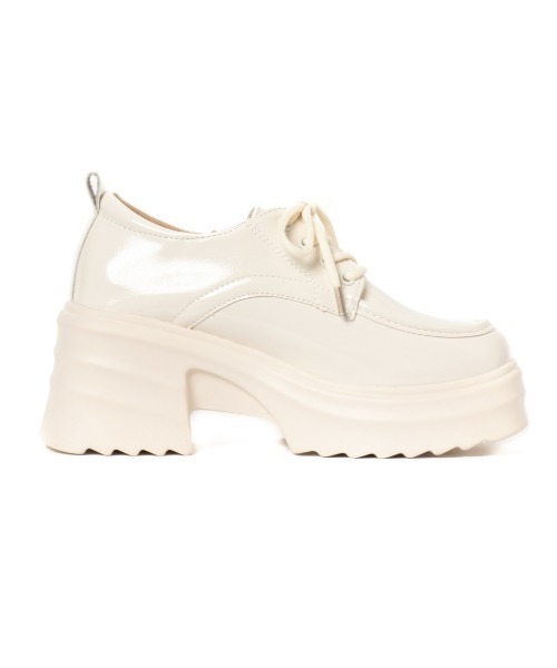 R&E（アールアンドイー）の「【R&E】 厚底ボリュームソール エナメルレースアップシューズ（ローファー・レディース・アイボリー/ブラック・S/M/L/LL）」の7枚目の写真