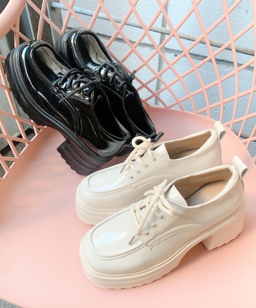 R&E（アールアンドイー）の「【R&E】 厚底ボリュームソール エナメルレースアップシューズ（ローファー・レディース・アイボリー/ブラック・S/M/L/LL）」の13枚目の写真