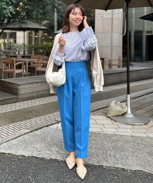 UNFILO(アンフィーロ)の「【VERY.3月号掲載/洗える/ストレッチ】ハイウエストカラーパンツ(その他パンツ・レディース・ブラック系/ライトグレー系/サックスブルー系/ピンク系/オレンジ系・LARGE/MEDIUM/X-SMALL/SMALL)」の9枚目の写真