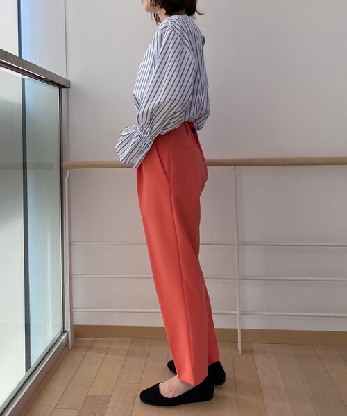 UNFILO(アンフィーロ)の「【VERY.3月号掲載/洗える/ストレッチ】ハイウエストカラーパンツ(その他パンツ・レディース・ブラック系/ライトグレー系/サックスブルー系/ピンク系/オレンジ系・LARGE/MEDIUM/X-SMALL/SMALL)」の22枚目の写真