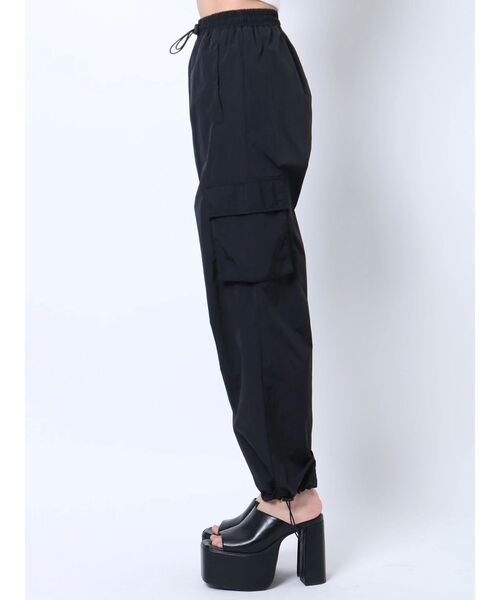 GYDA(ジェイダ)の「HEMドロスト ナイロン カーゴパンツ(カーゴパンツ・レディース・ブラック/オフホワイト・FREE)」の12枚目の写真
