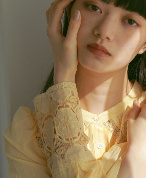 CASA FLINE（カーサフライン）の「アンティークレースピンタックドレス（ワンピース・レディース・ホワイト/ブラウン/イエロー・FREE）」の7枚目の写真