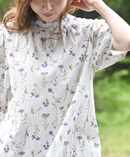 未使用級❤️レリアン　現行タグ　ブラウス　花柄　グリーン　７分袖 2023SS 未使用級❤️レリアン 現行タグ ブラウス 花柄 グリーン 7分袖