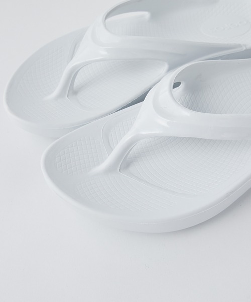 GALLARDAGALANTE（ガリャルダガランテ）の「【OOFOS】リカバリーサンダル/Oolala（サンダル・レディース・ホワイト・6/7/8）」の9枚目の写真