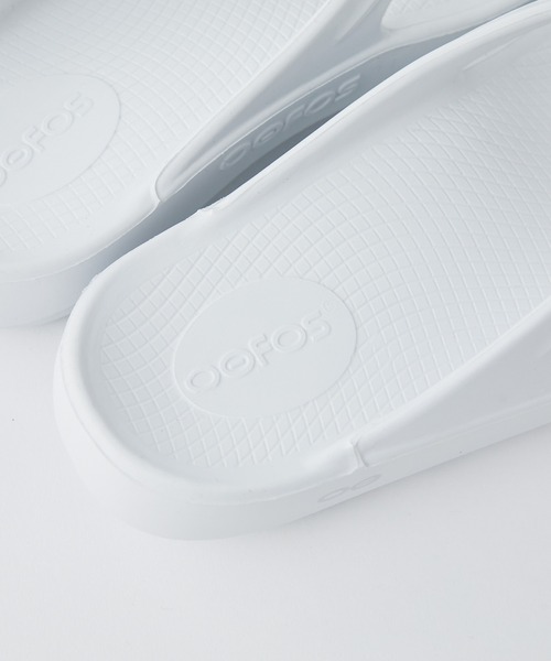 GALLARDAGALANTE（ガリャルダガランテ）の「【OOFOS】リカバリーサンダル/Oolala（サンダル・レディース・ホワイト・6/7/8）」の4枚目の写真