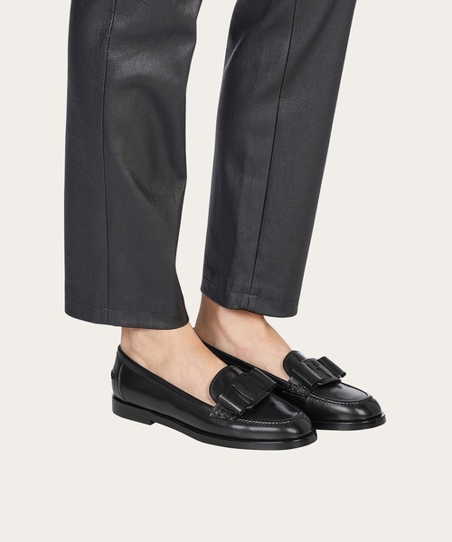 FERRAGAMO(フェラガモ)の「モカシン(モカシン/デッキシューズ・レディース・ブラック・6.5/6/5.5)」の3枚目の写真