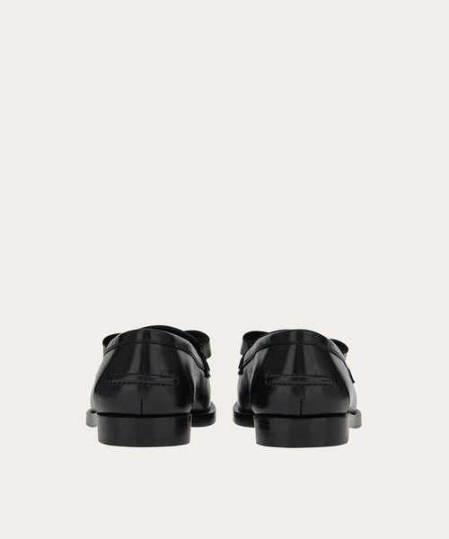 FERRAGAMO(フェラガモ)の「モカシン(モカシン/デッキシューズ・レディース・ブラック・6.5/6/5.5)」の4枚目の写真