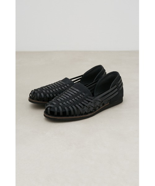 AZUL by moussy（アズールバイマウジー）の「グルカサンダル（サンダル・メンズ・ブラック/キャメル・MEDIUM/LARGE）」の2枚目の写真