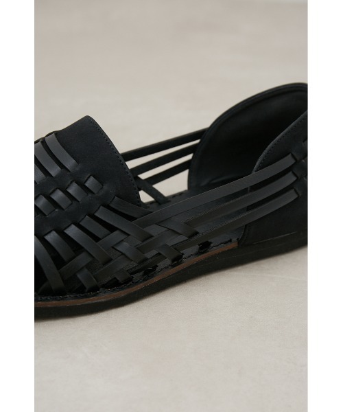 AZUL by moussy（アズールバイマウジー）の「グルカサンダル（サンダル・メンズ・ブラック/キャメル・MEDIUM/LARGE）」の3枚目の写真