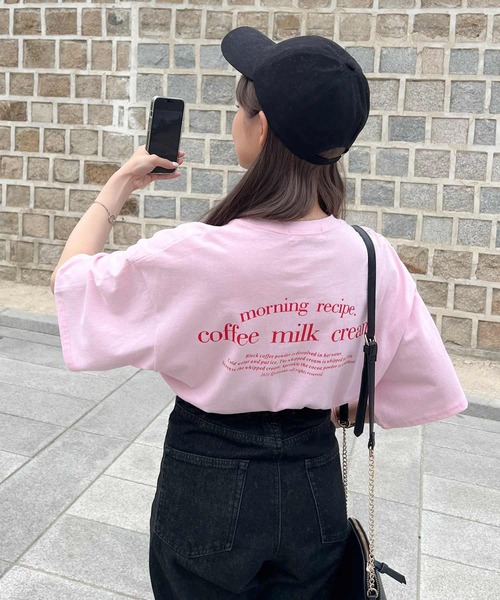 Isn't She?（イズントシー）の「[ SHIORI × Isn't She? ] 前後プリントユニセックスTシャツ（Tシャツ/カットソー・レディース・ピンク/ホワイト/ネイビー・M）」の8枚目の写真