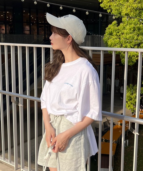 Isn't She?（イズントシー）の「[ SHIORI × Isn't She? ] 前後プリントユニセックスTシャツ（Tシャツ/カットソー・レディース・ピンク/ホワイト/ネイビー・M）」の6枚目の写真