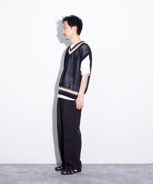 GLOSTER（グロスター）の「【Tシャツ＋ベストの2点セット】チルデンニットベスト レイヤード（ベスト・メンズ・チャコールグレー/アイボリー/ブラック・M/L/S）」の16枚目の写真